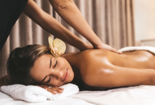 Nuru massage: wat is het en hoe kan je het als koppel veilig beleven?