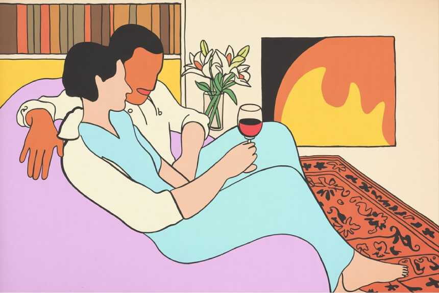 Een stel zit op de bank met elkaar te praten en richt zich op emotionele intimiteit. | Seksshop Desirel.nl